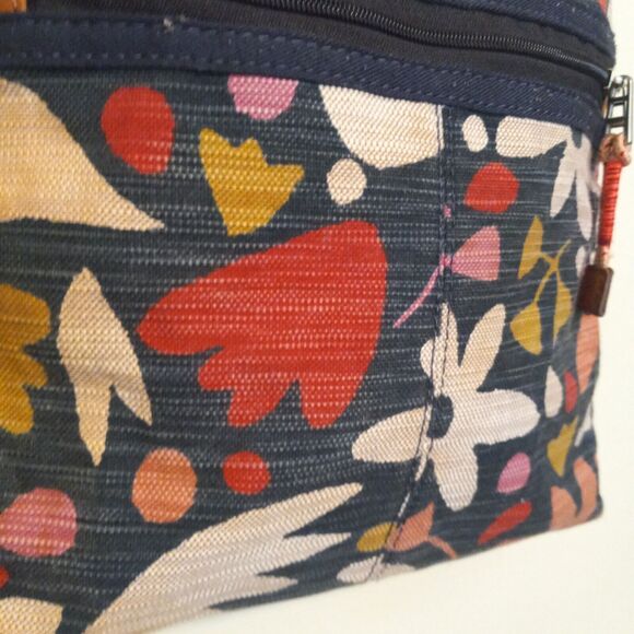 Fossil Blake Abstract Floral Crossbody Purse-Adjustable Strap-Outside Pockets - Picture 7 of 9